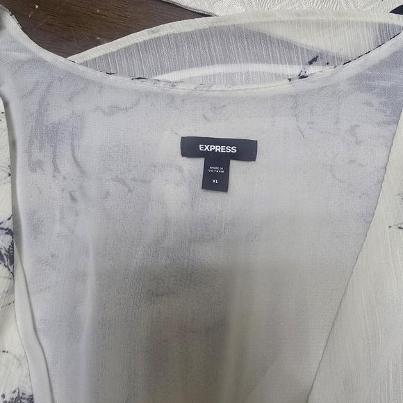 Express Floral Ruffle Blouse in Cream and Black - Picture 4 of 5